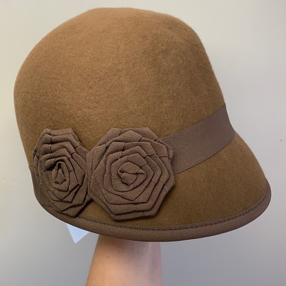 NWT Riviera wool felt floral hat